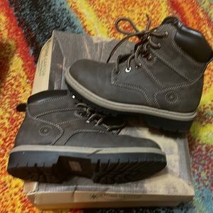 Stone Canyon Size 1 Boys Hiking Boots
